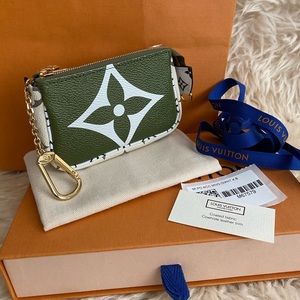 🌸Louis Vuitton LE  Micro Pochette Giant🌸